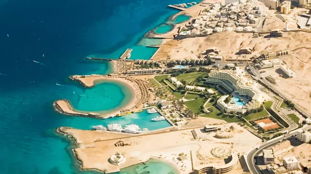 widok z lotu ptaka na hotele w Hurghadzie