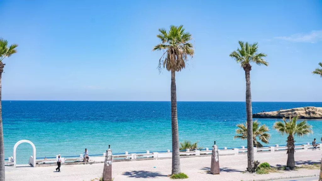 widok na morze z hotelu w Tunezji